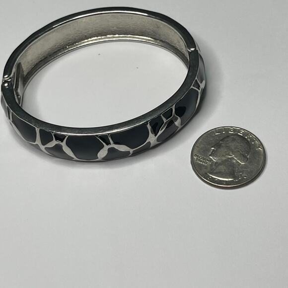 Bangle bracelet silver tone with black enamel animal print hinged magnetic close - Picture 6 of 15
